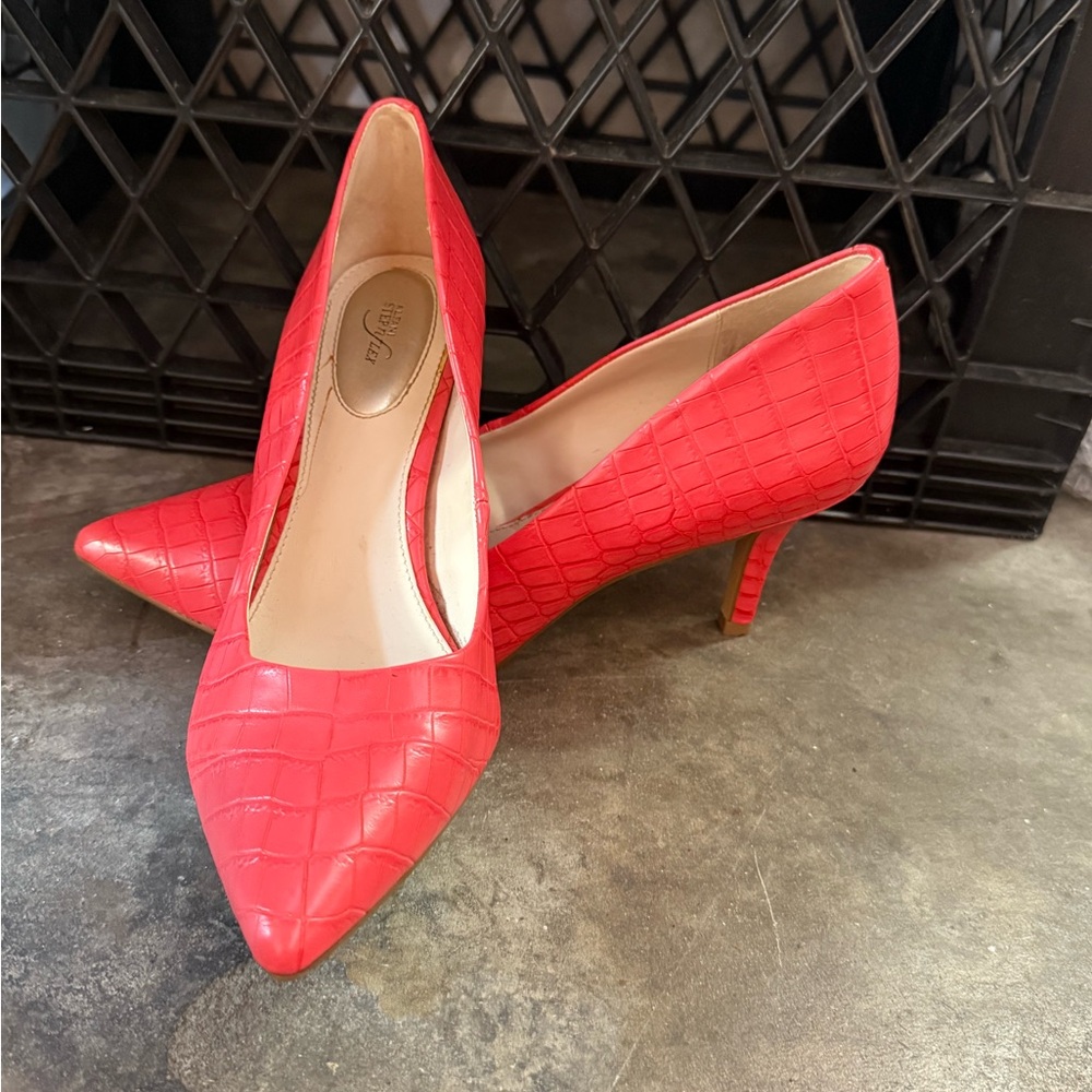 Alfani Step ’N Flex Coral Croc Print Heels – Size 9W, like New
